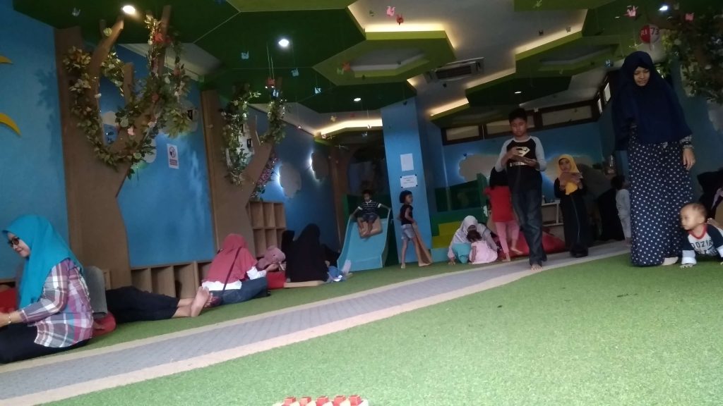 di dalam ruang bermain anak Grhatama Pustaka Yogyakarta