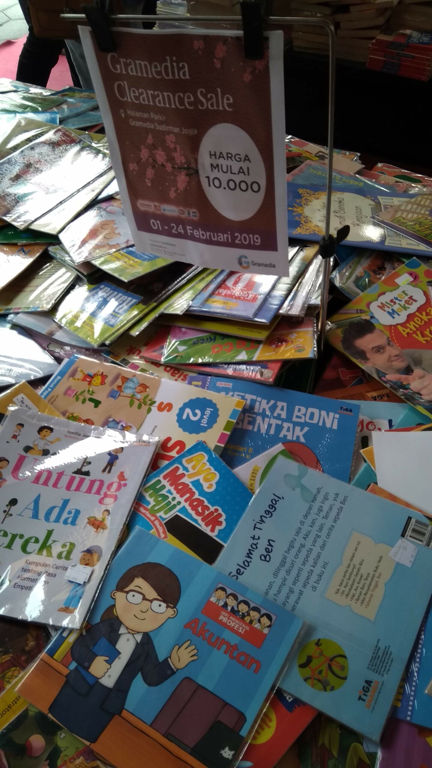 Berburu Buku  di Gramedia  Clearance Sale