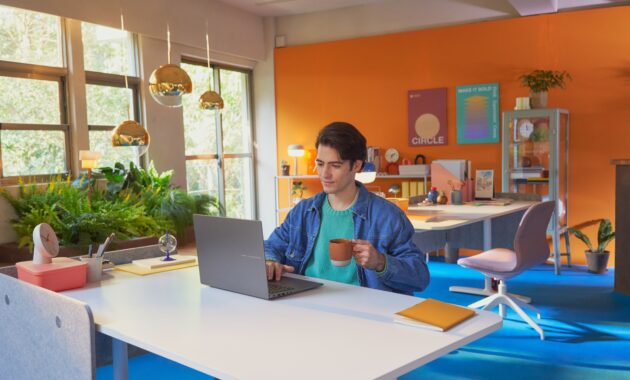 Senjata Buat Kerja Masuk Service Center, Laptop AI 2025 Asus Vivobook S14 Layak Jadi Pengganti - (4) Senjata Buat Kerja Masuk Service Center, Laptop AI 2025 Asus Vivobook S14 Layak Jadi Pengganti